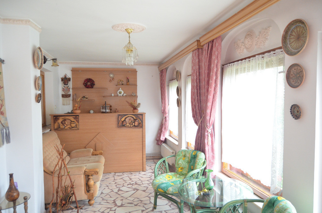 Casa de vacanta situata in Busteni ,langa partie.