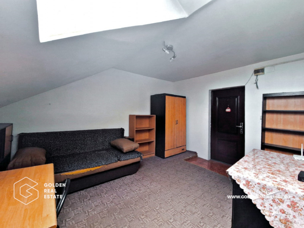 Garsoniera mobilata si utilata, la mansarda, zona Blascovici