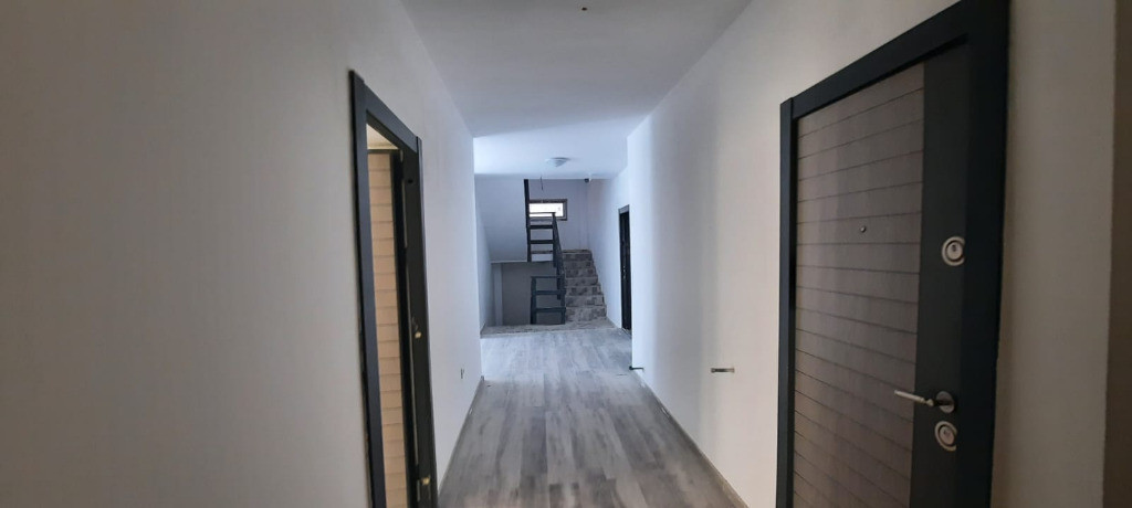 Busteni-Garsoniera de vanzare