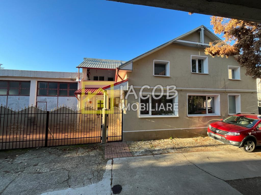 Casa P M si garaj cu h=4.5 m, ultracentral Bacau- De /De inc