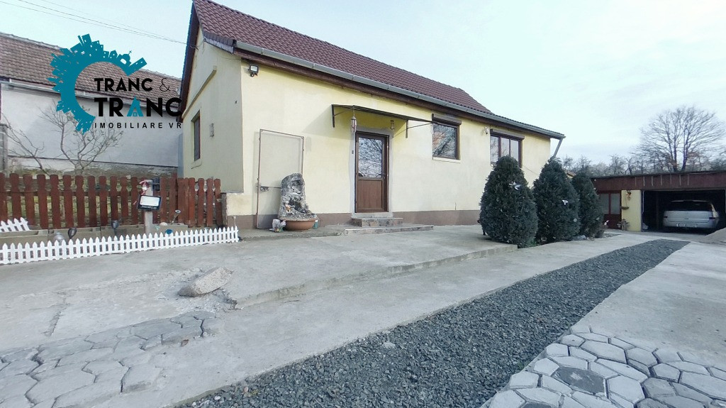 Casă cu 3 camere într-o zonă bună,în Zăbrani(ID:30210)