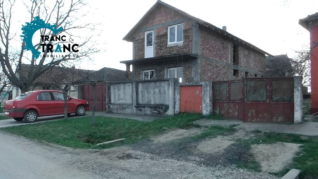 Casă la roșu cu 4 camere,cu teren de 1170 m2(ID:30237)