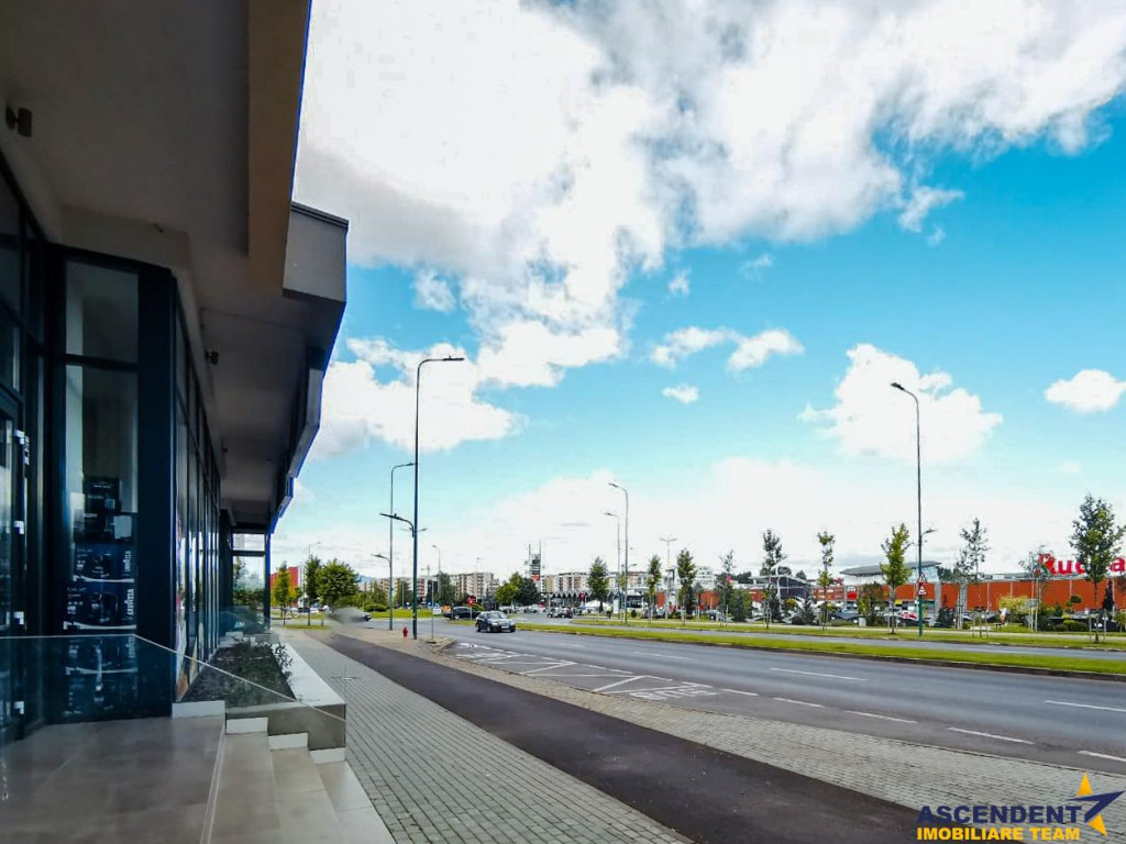 Speciala pozitionare, spatiu tip shoroom Coresi Avantgarden