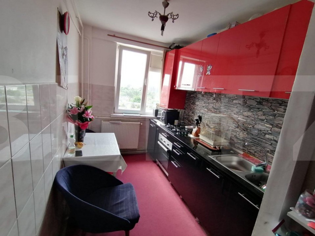 Apartament 2 camere semidecomandat, etaj intermediar, Carti