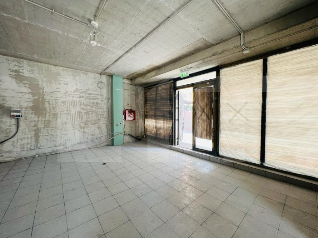 Spatiu comercial, 58 mp, complex nou, zona Manastur