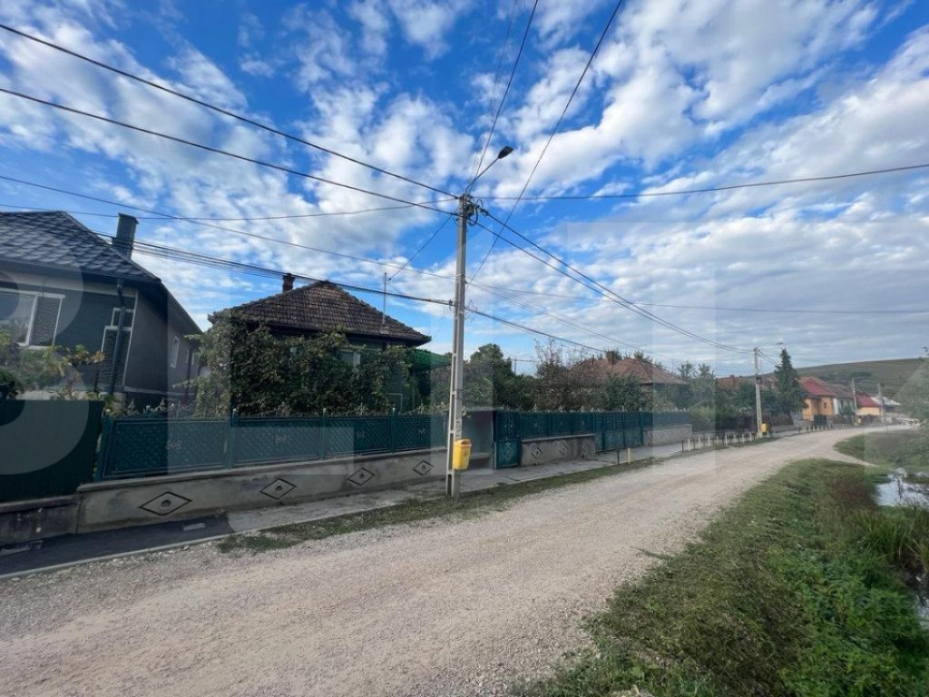 Casa 3 camere, 100 mp utili, 4200 mp teren, front 34 ml, com