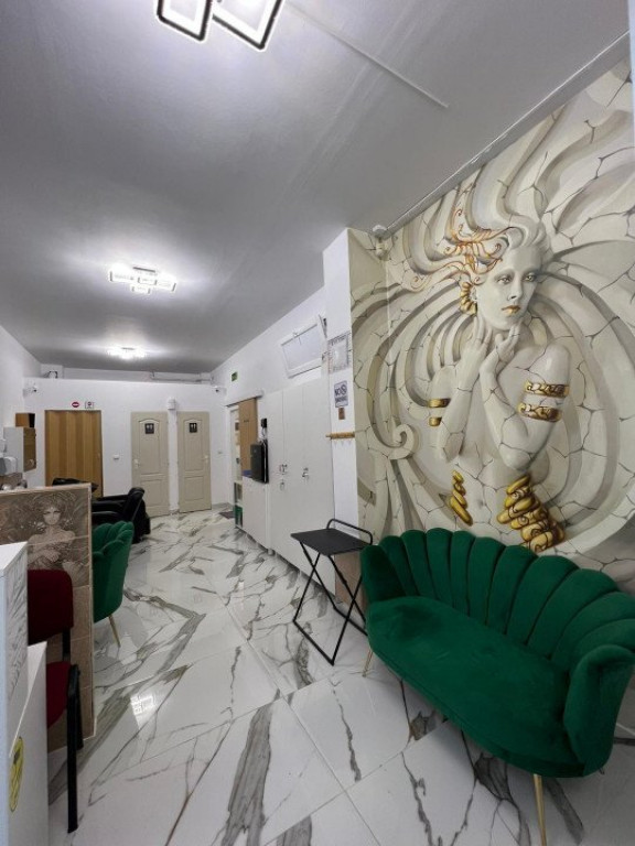 Spatiu comercial cu potential, ideal salon/clinica, 69 mp, 3