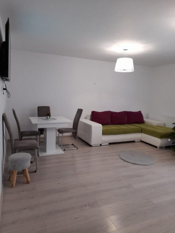 Apartament de 3 camere, 2 bai, etaj 1, 67 mp, zona Dumitru M