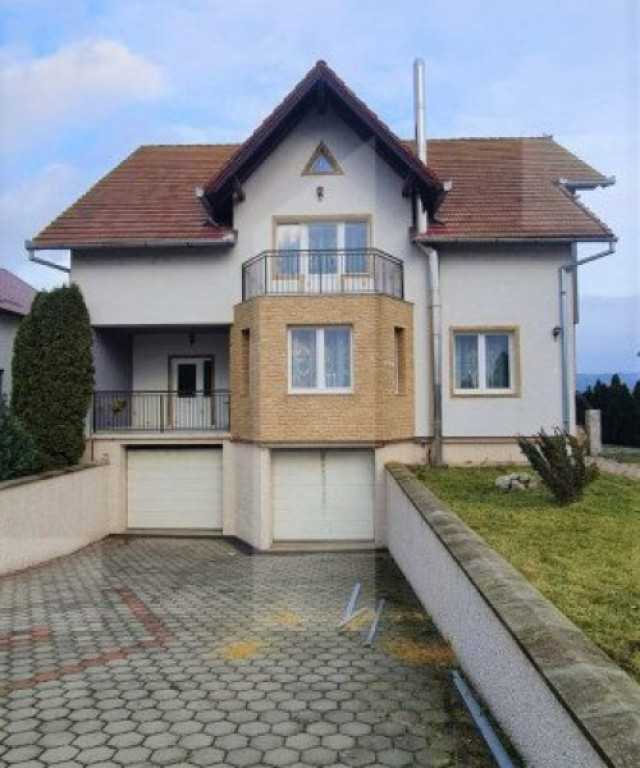 Casa individuala 277 mp, 3 dormitoare, teren 2500 mp, Campia