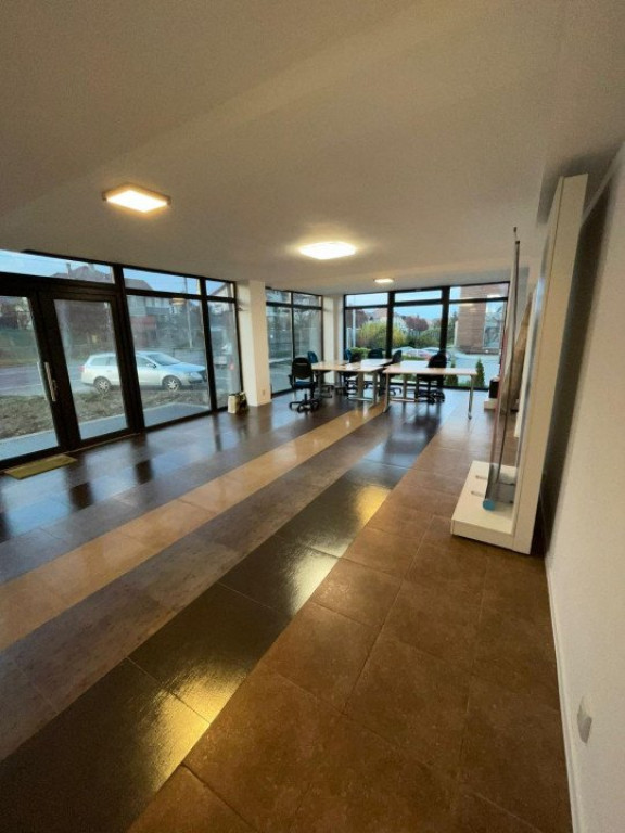 Spatiu comercial, 65 mp, ideal pentru magazine, saloane, ca