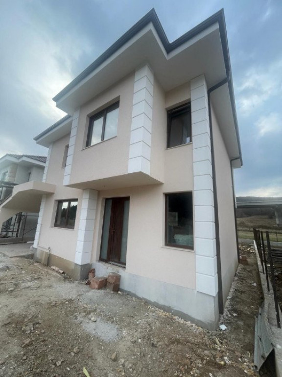 Case individuale 4 camere, 110 mp, 400 teren, Luna de Sus