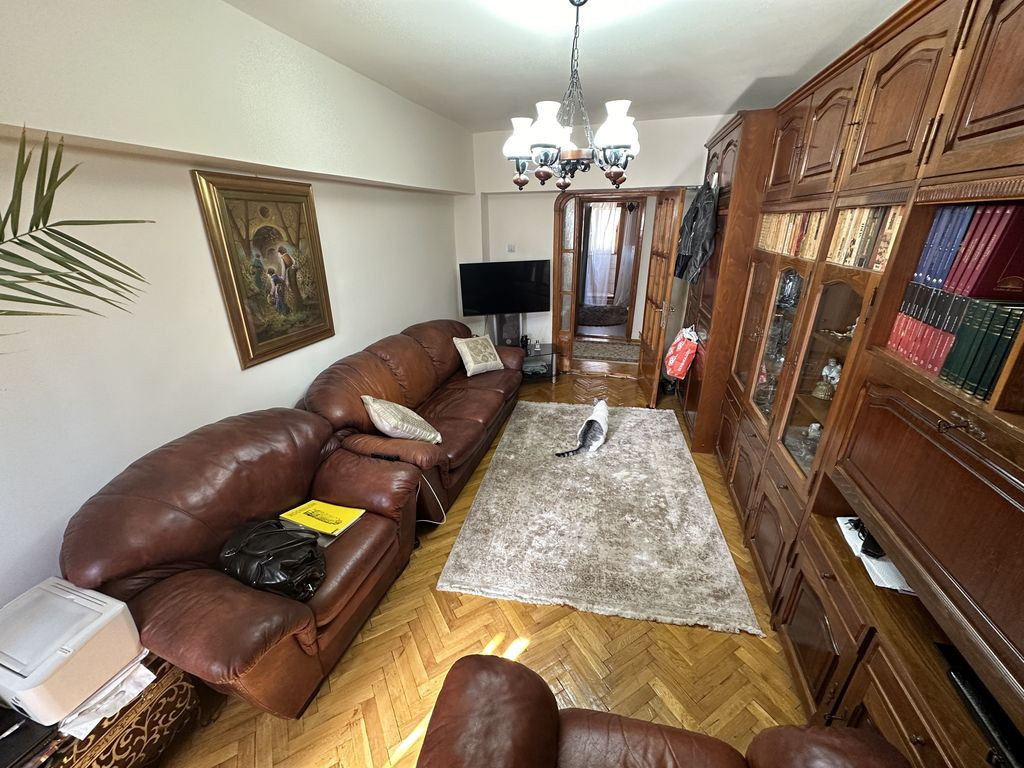 Apartament 4 camere zona Far