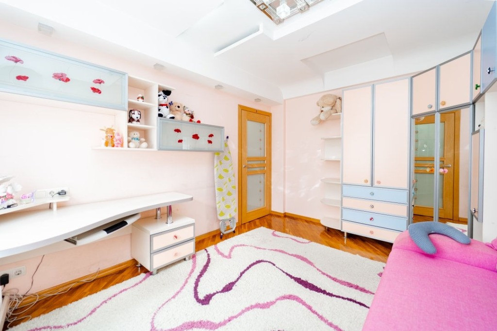 Inchiriez apartament cu 2 camere in zona Bulgaria