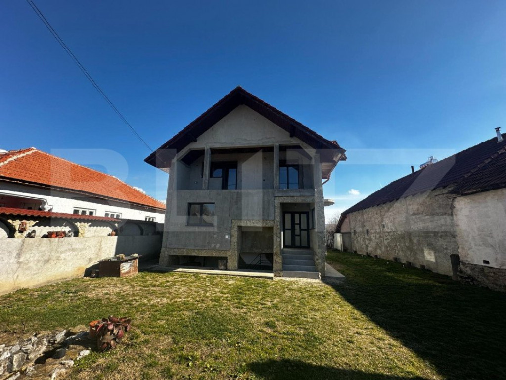 Casa P+1 , 220 mp si 1300 mp teren, zona Runcu