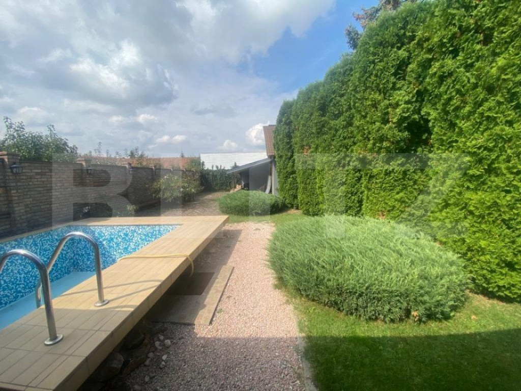 2 Casa de vanzare ,390 mp utili,555 mp teren, in Unirii