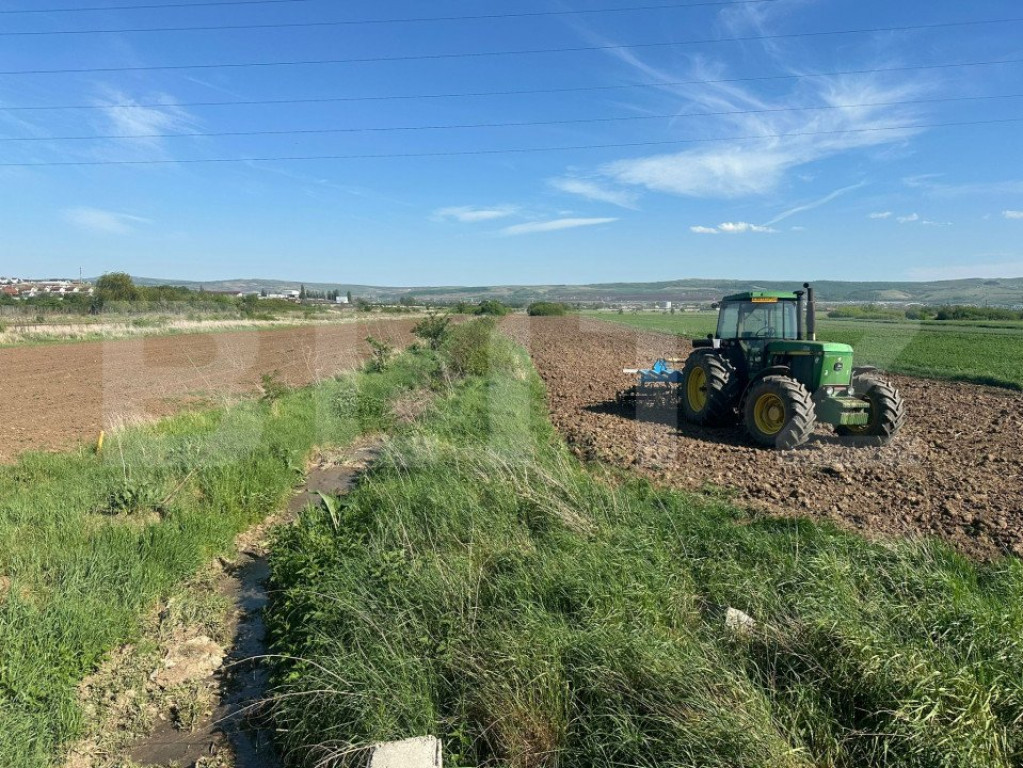 Teren extravilan, intravilan, 2845 mp, zona Recea