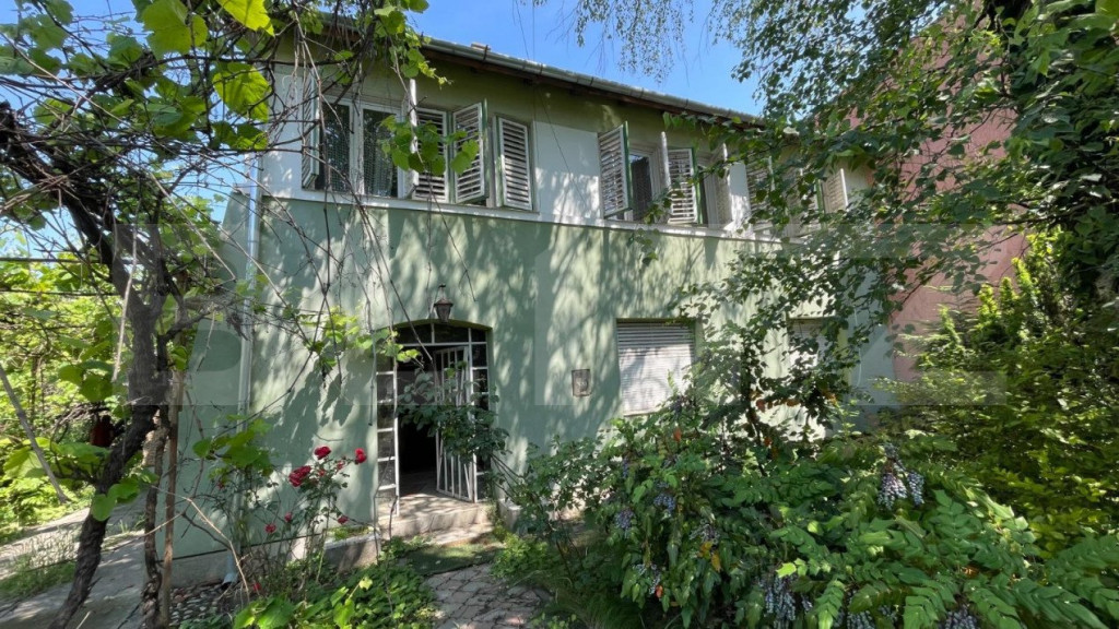 Casa cu 6 camere, 180 mp, teren de 854 mp, Elisabetin, usor