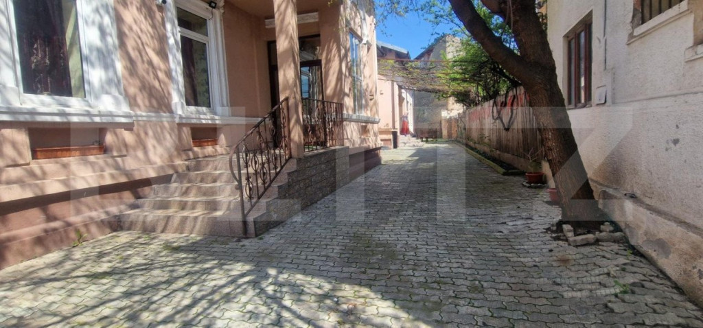 Casa locuibila 4 camere, suprafata utila 250mp, teren util 3