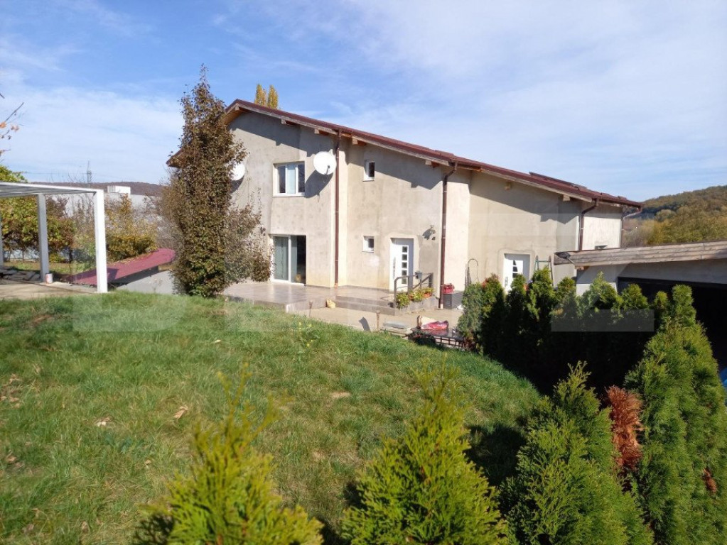 Casa de 320mp si teren de 1300 mp in zona Shopping City Targ