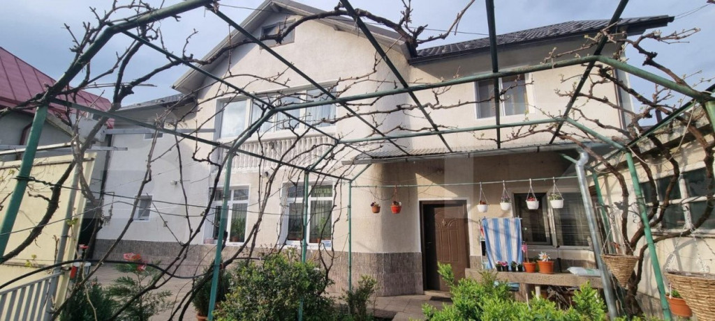 Casa individuala, P+1E, 5 camere, 220 mp utili, teren 273 mp