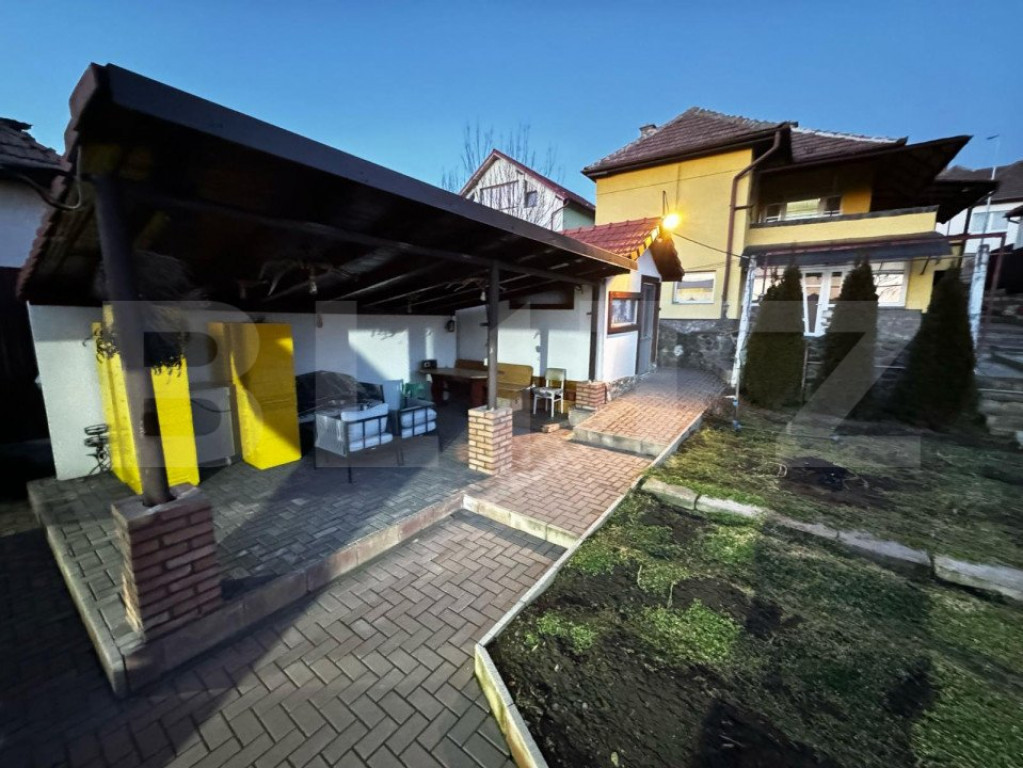 Casa 150 utili, 5 camere, 2 bucătarii, 2 bai, 650mp total,