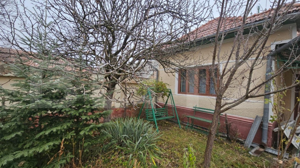 Casă individuala 3 camere, teren 2200 mp, garaj, terasa, pi