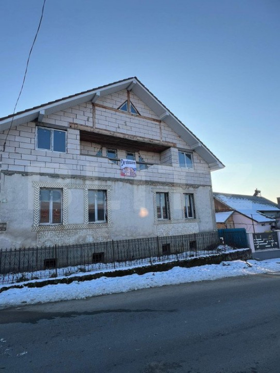 Casa de vanzare budacu de sus 240 mp utili, teren 11.5 ari