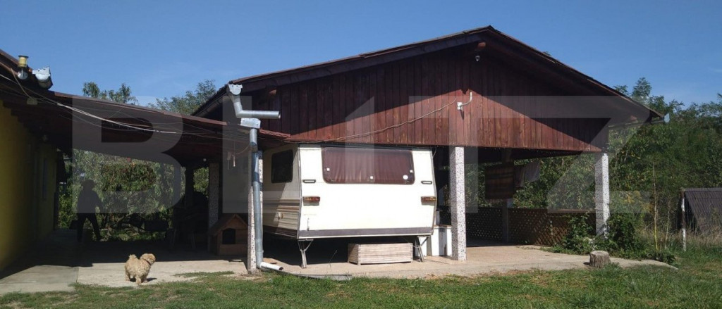 Casa de vacanta la 30 de km de oras, rulota bonus