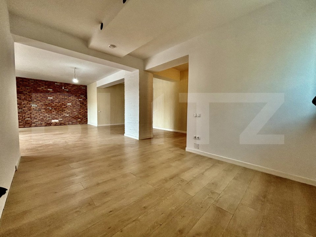 Apartament 4 camere 2 bai, 120mp, terasa 70mp, etaj intermed