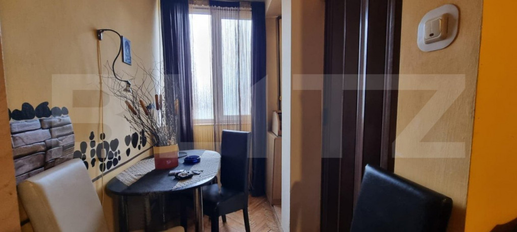 Garsoniera, zona Ostrovului et.4/4