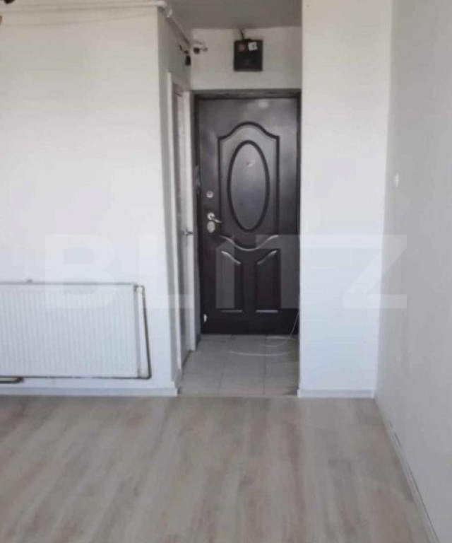 Garsoniera cu view , et.2 , żona Ostrovului