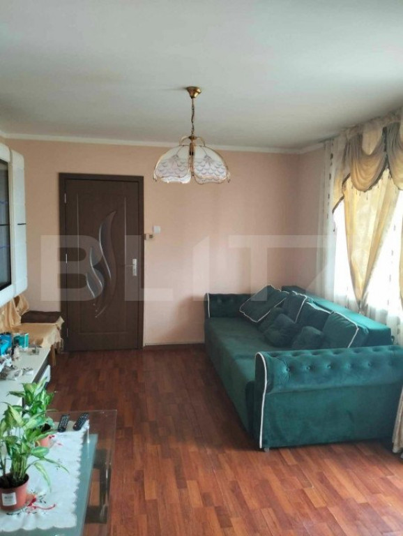 Apartament 2 camere, zona Micro14 , cu acoperiș și balcon