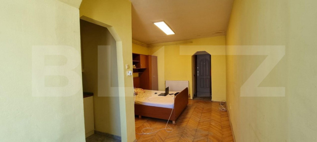 Garsoniera, zona Ostrovului et.4/4