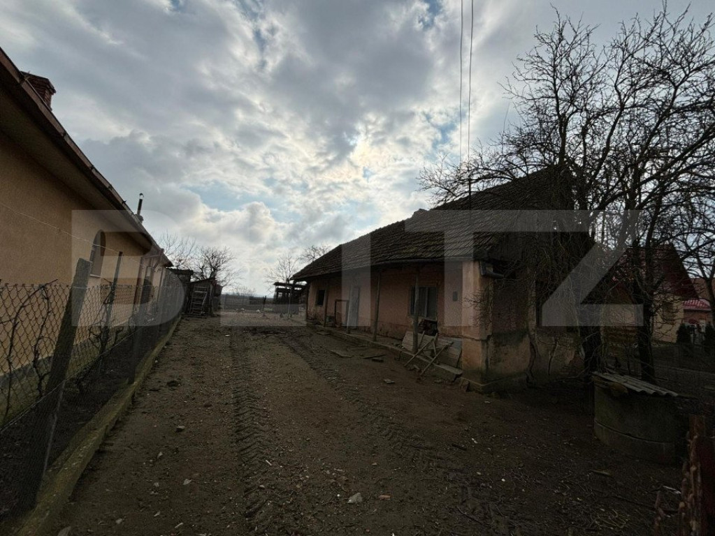 Casa Batraneasca 100 mp + 2800 teren, zona Satmarel