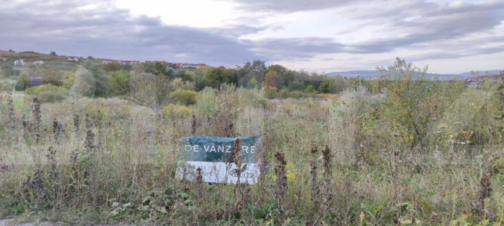 Teren intravilan, 1900 mp, 40 ml front, zona strazii Remény