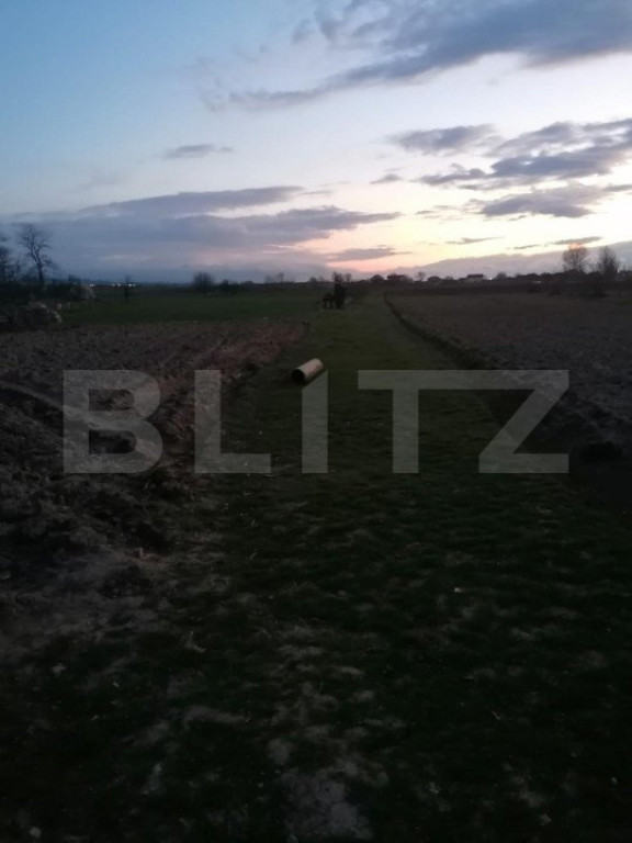 Teren intravilan 2900 mp cun toate utilitatiile la front in