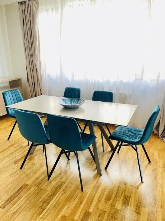 Apartament de 4 camere, 135mp, loc de parcare, in zona Sises
