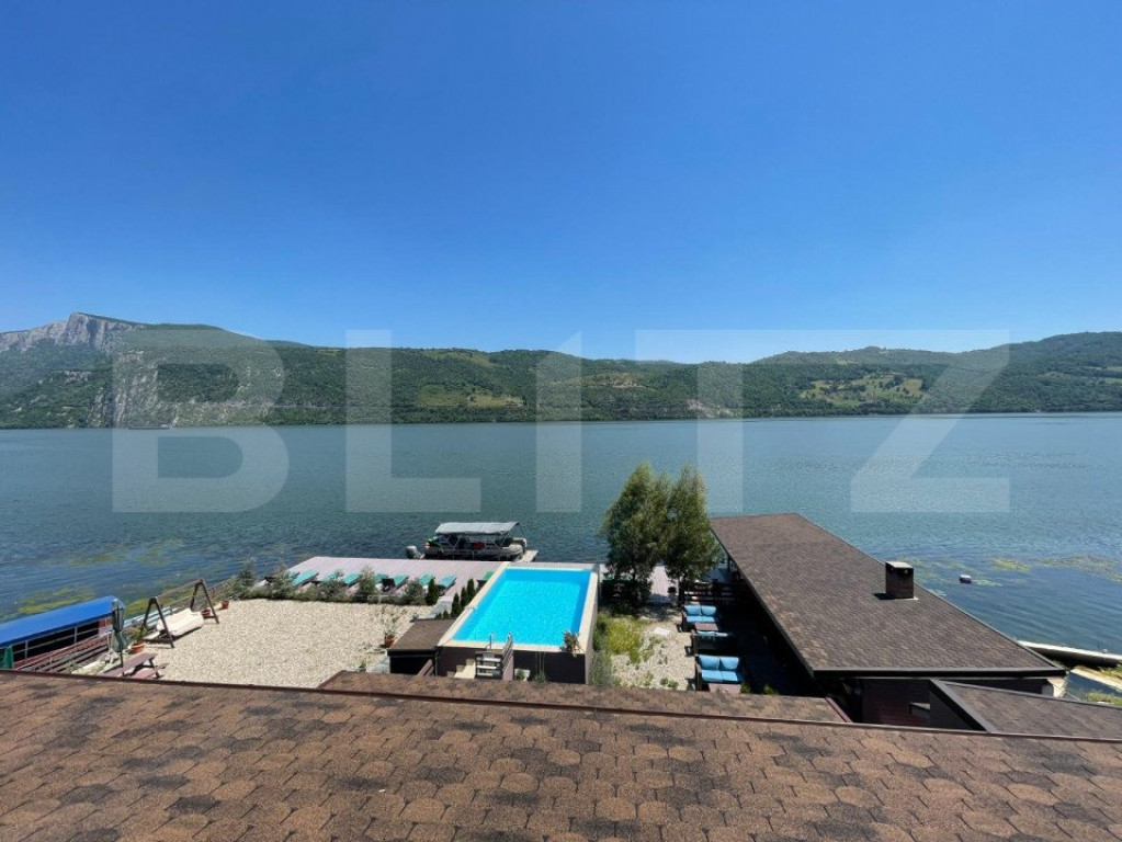 Pensiune 360 mp utili, teren 600 mp, Dubova