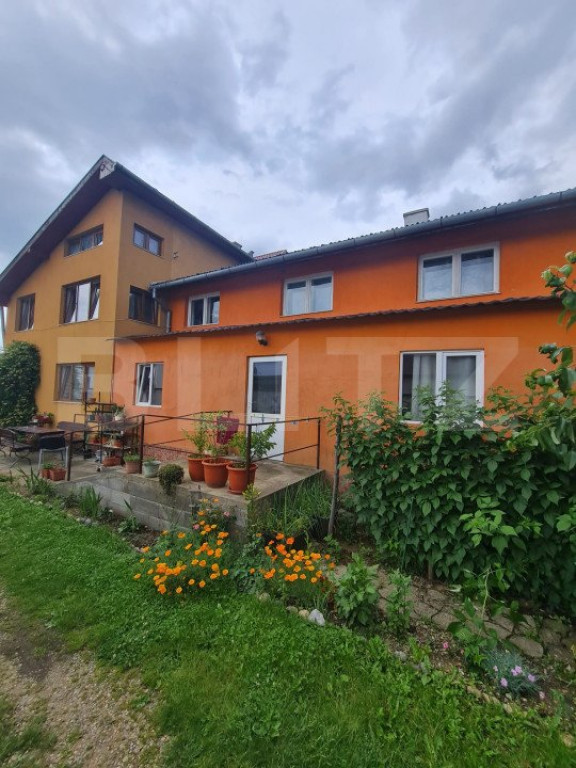 Casa individuala, 180 mp, 7 camere, 4 bai, 400 mp de teren,