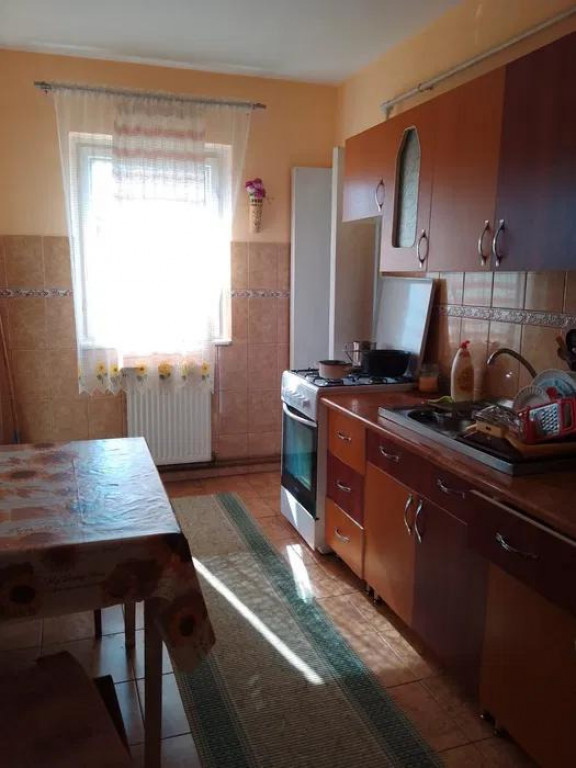 Apartament 4 camere, 2 bai - zona Gemenii/ Florilor