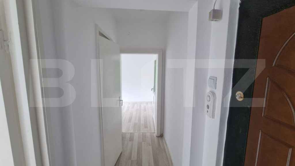 Apartament cu 3 camere, 39mp, zona Valenta
