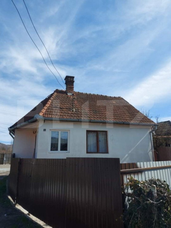 Casa 63 mp 3 camere bucatarie si baie teren 175 mp in Abrud