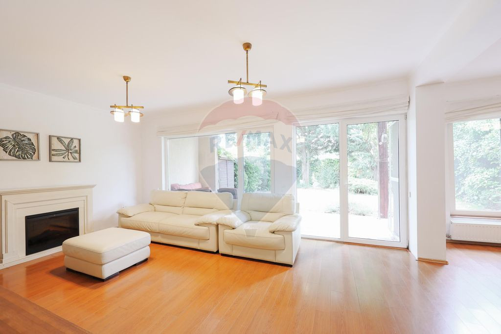 De Vânzare Casă cu 4 camere, Str. Arinului, Zona Dealur...