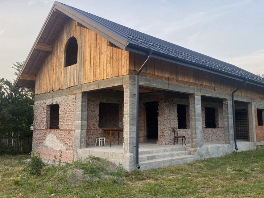 Casa individuala, P+M, 114 mp, teren 955 mp, com. Paulesti,