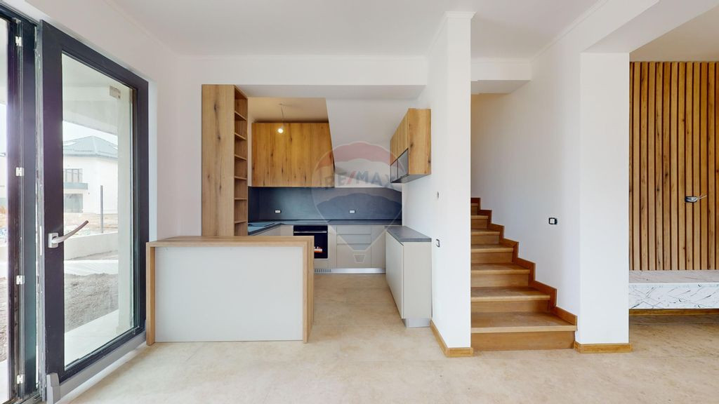 Townhouse cu curte, pompă căldură, piscină încălzit...