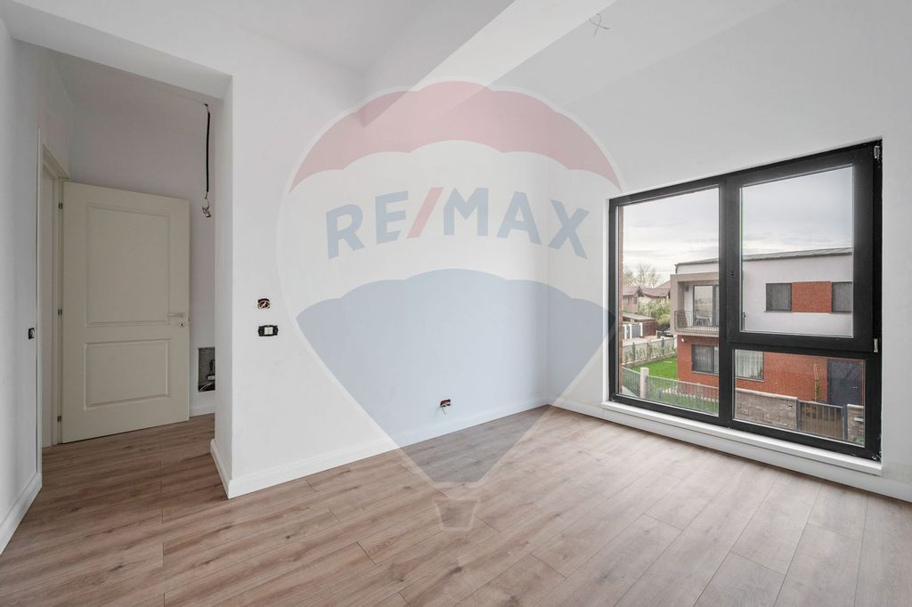 Townhouse 4 camere, piscină încălzită, pompă căldur...