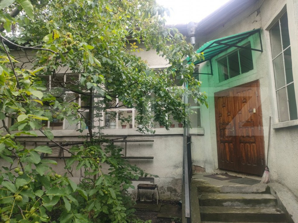 Casa+ teren central ,425 mp, Radauti