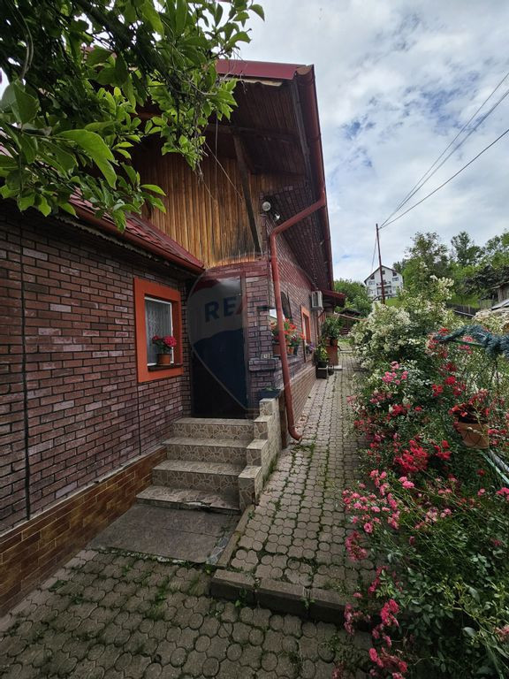 Casă / Vilă 124 mp + foisor + garaj + teren intravilan ...