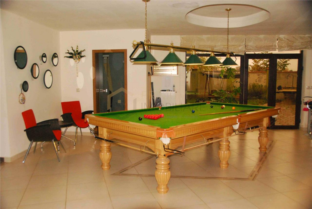 GIROC - Casa individuala spatioasa - Garaj - Demisol - Jacuz