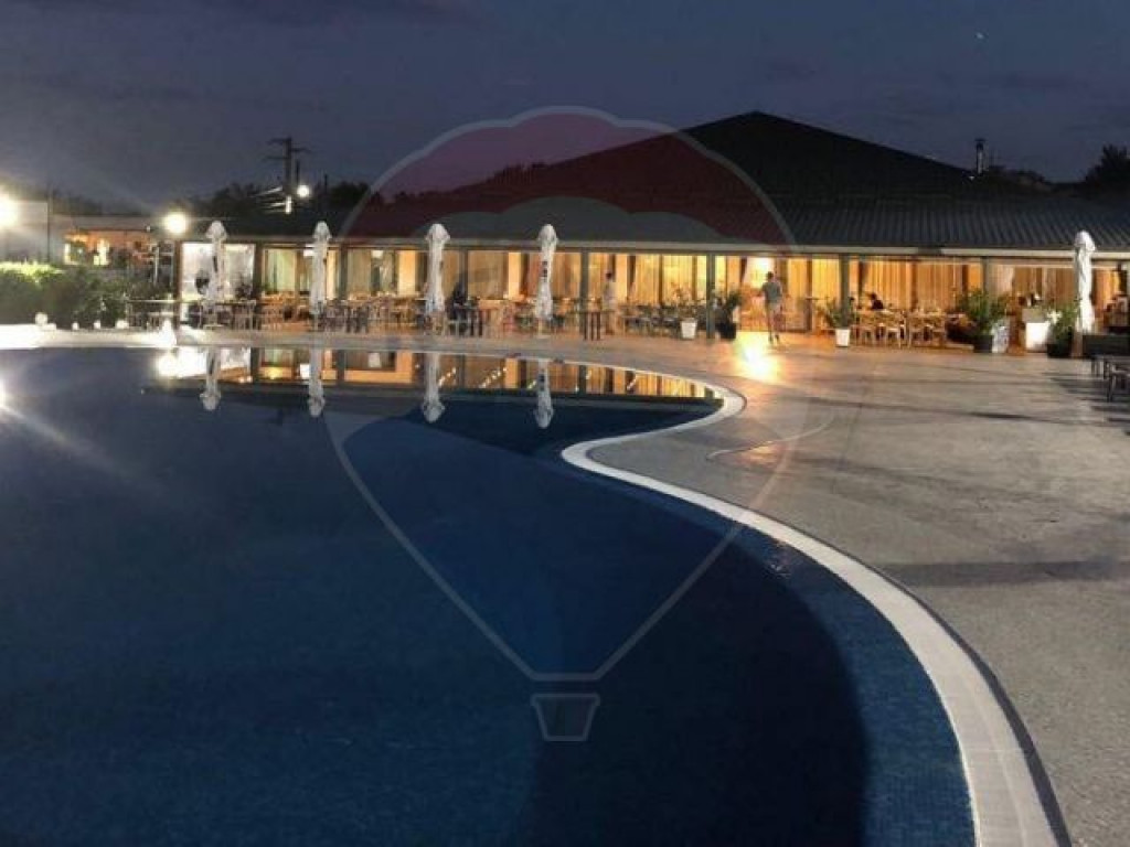 VANZARE Spatiu Salon de evenimente cu piscina DRAGOMIREST...